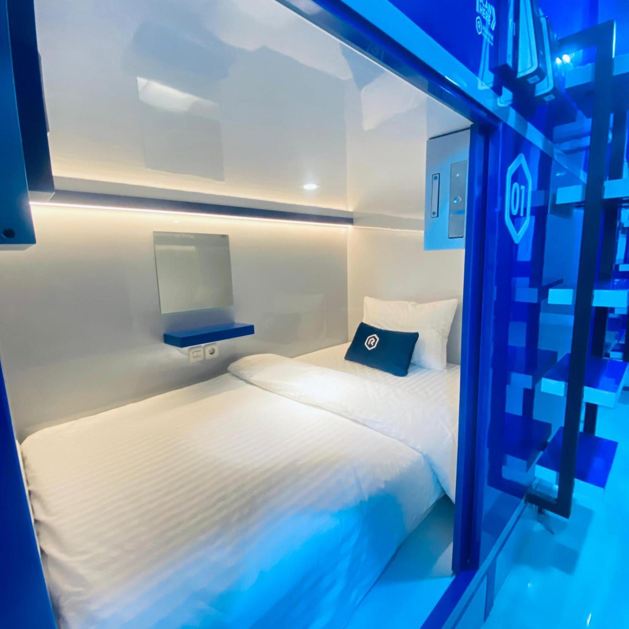 Rosalyne Sleepbox Malioboro 3 Hotel Yogyakarta Ngoại thất bức ảnh
