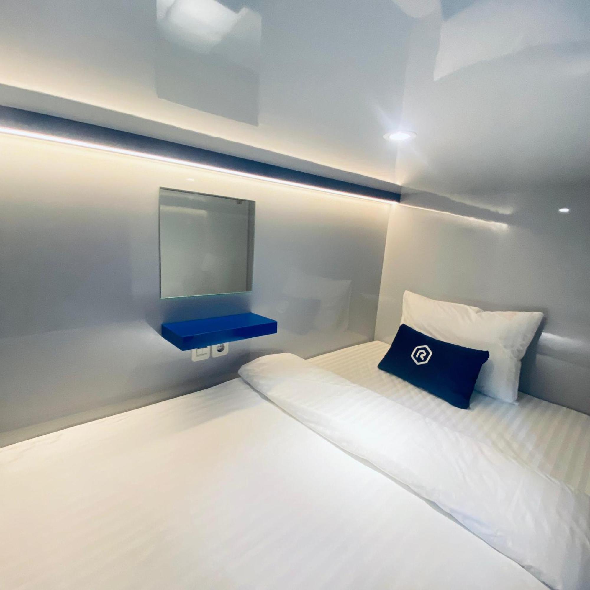 Rosalyne Sleepbox Malioboro 3 Hotel Yogyakarta Ngoại thất bức ảnh