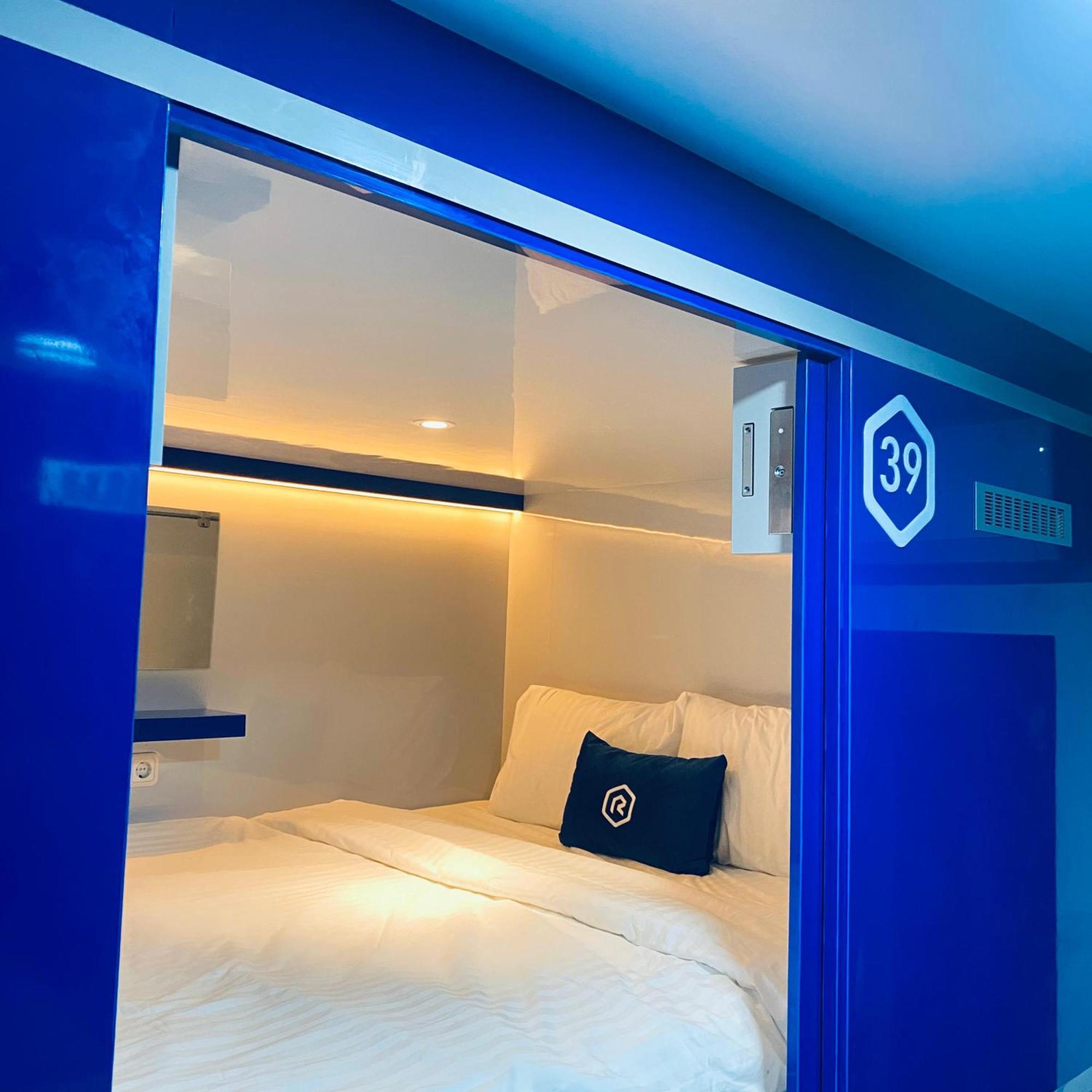Rosalyne Sleepbox Malioboro 3 Hotel Yogyakarta Ngoại thất bức ảnh