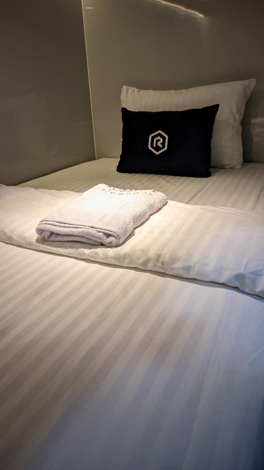 Rosalyne Sleepbox Malioboro 3 Hotel Yogyakarta Ngoại thất bức ảnh
