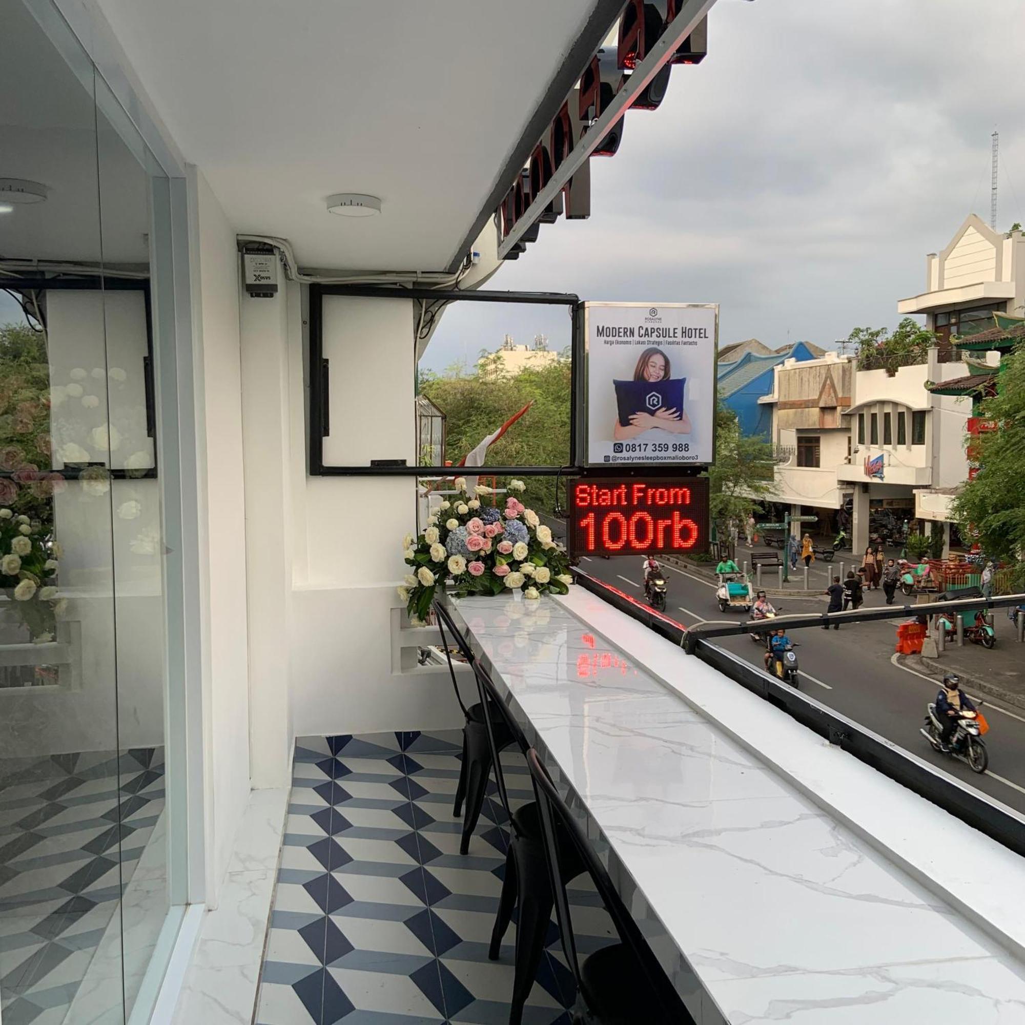 Rosalyne Sleepbox Malioboro 3 Hotel Yogyakarta Ngoại thất bức ảnh